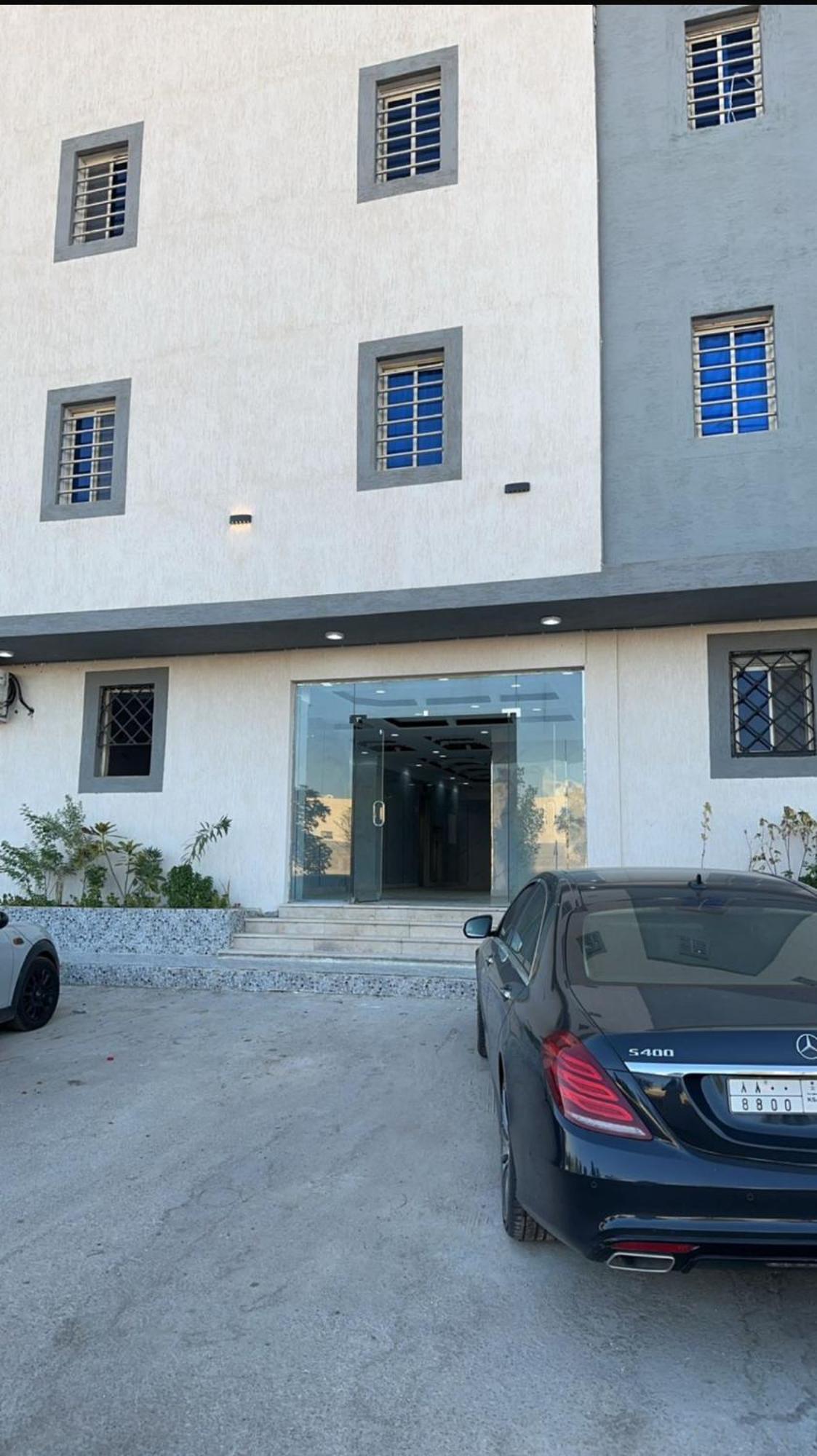 هادية بدخول ذاتي ب اشبيليا Riyadh